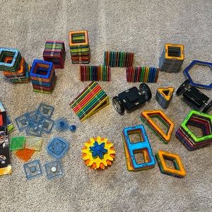 Large 200pc lot of magformers